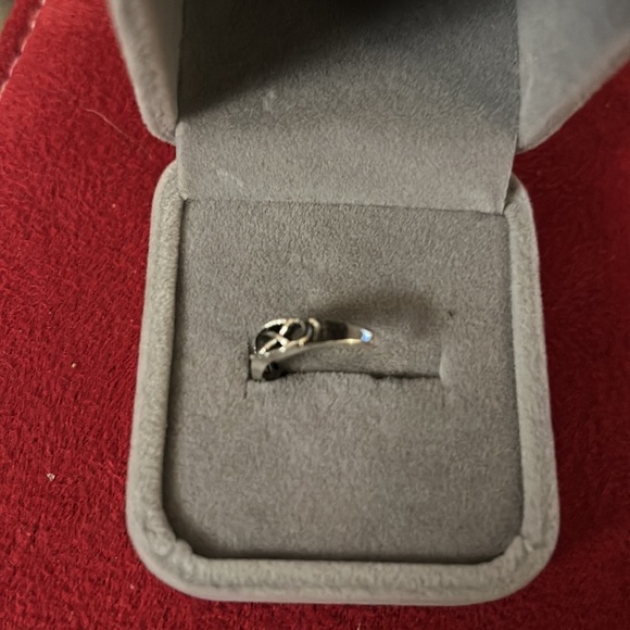 Toe Ring Silver Crisscross Design - Picture 5 of 5